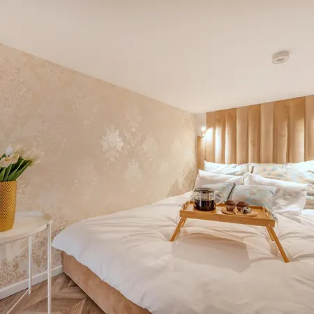 Elegant - Entresol, Balcony - By Rentujemy Appartement *