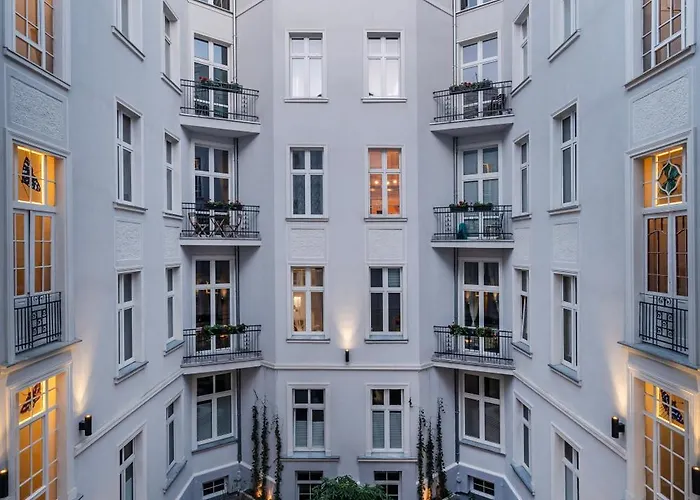 Elegant - Entresol, Balcony - By Rentujemy Lejlighed *