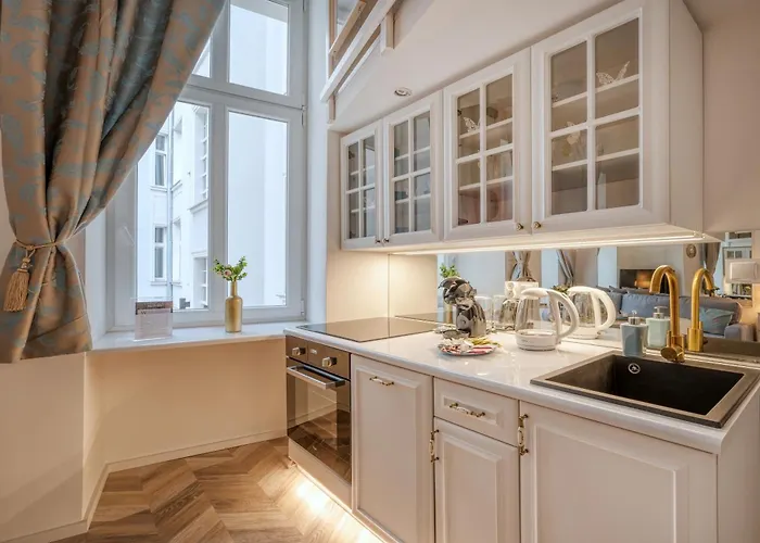 Lejlighed Elegant - Entresol, Balcony - By Rentujemy *