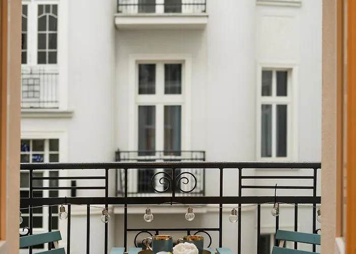 Lejlighed Elegant - Entresol, Balcony - By Rentujemy *